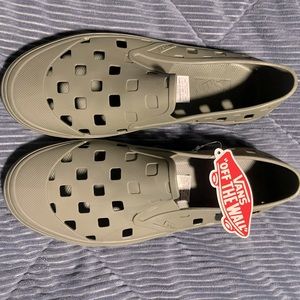 Brand new Men’s Converse Slip-on Trek Slides. Size 9.